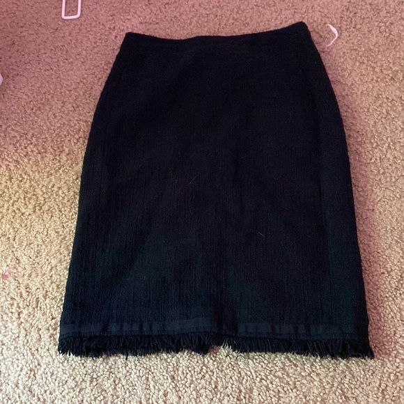 Black skirt - Picture 1 of 2